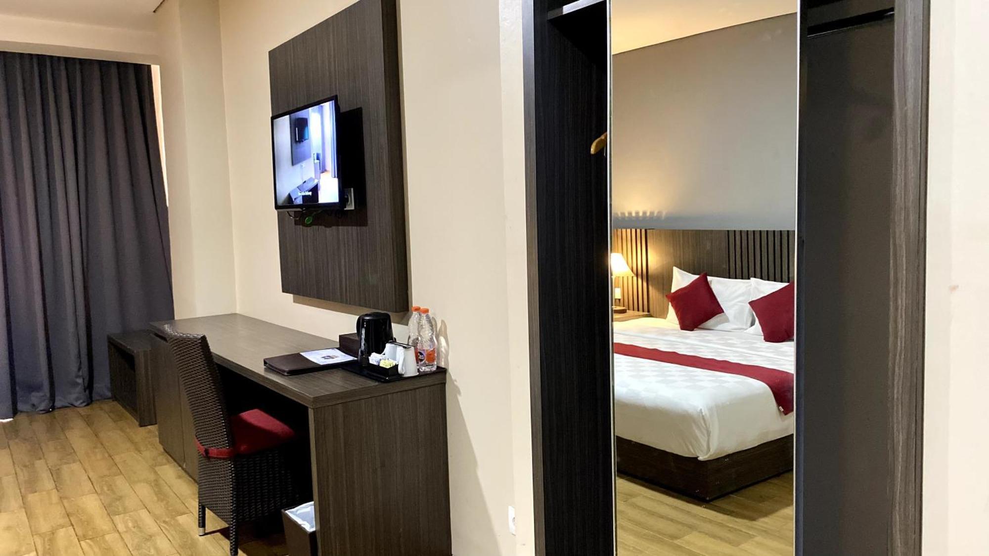 Merapi Merbabu Hotels Bekasi Exterior foto