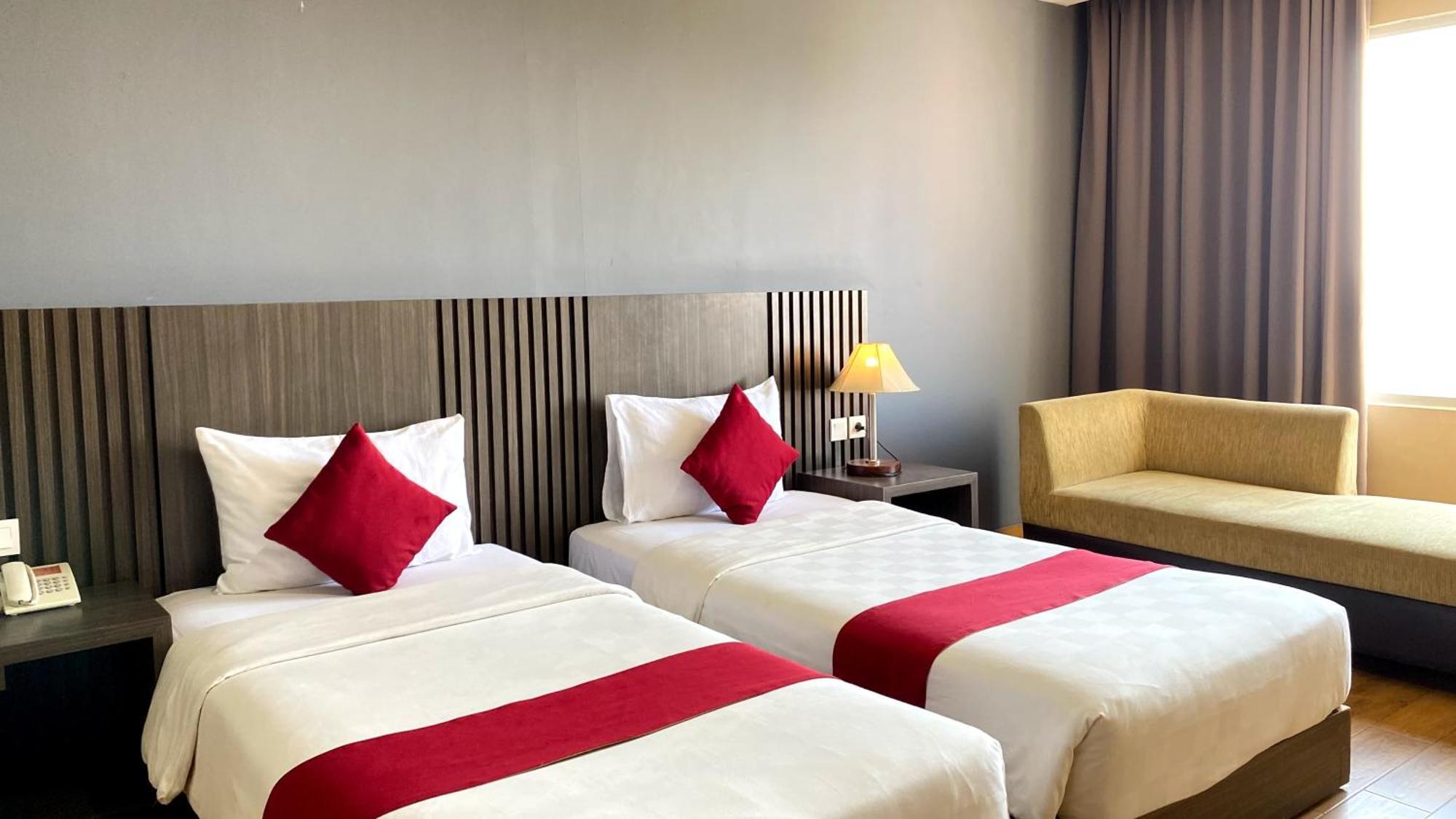 Merapi Merbabu Hotels Bekasi Exterior foto